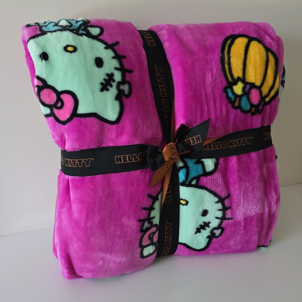 Hello Kitty Halloween Plush Blanket – Twin Pumpkin Frankenstein - Picture 3 of 6